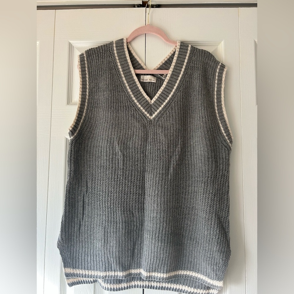 Gray Knit Sleeveless Sweater Vest
